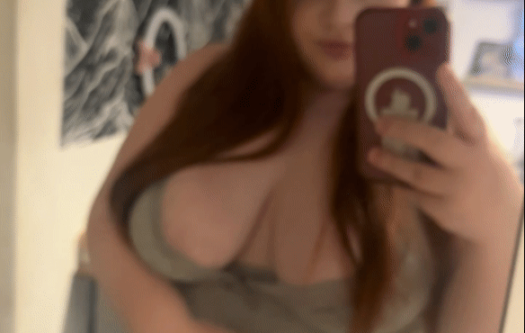 profile photo of CurvyRed24